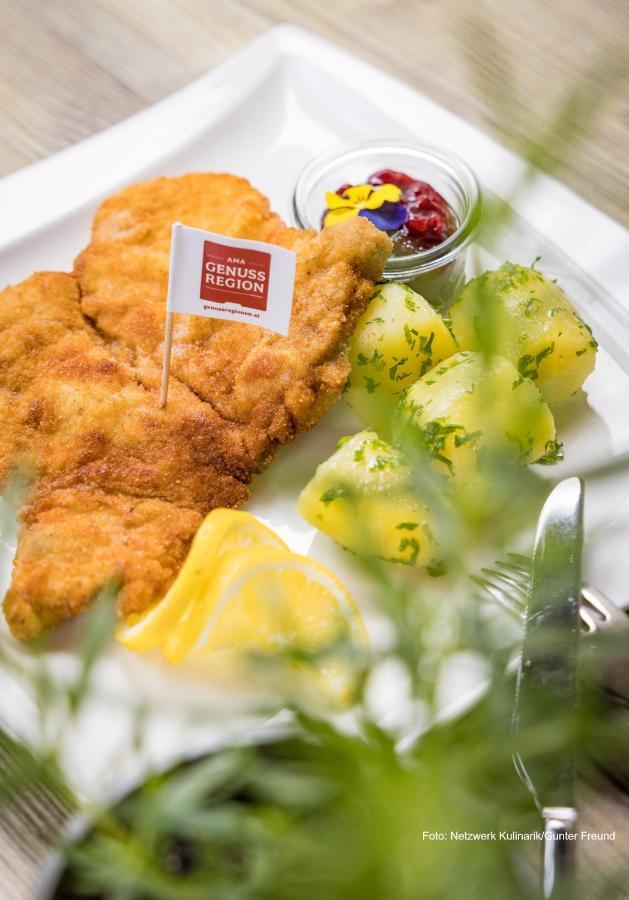 Restaurant - Cafe - Pension Hassler ベルク・イム・ドラウタール エクステリア 写真