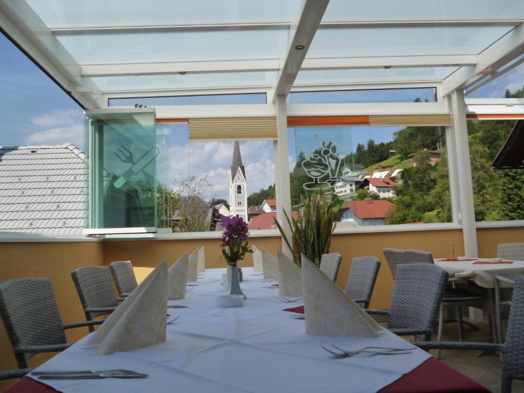 Restaurant - Cafe - Pension Hassler ベルク・イム・ドラウタール エクステリア 写真